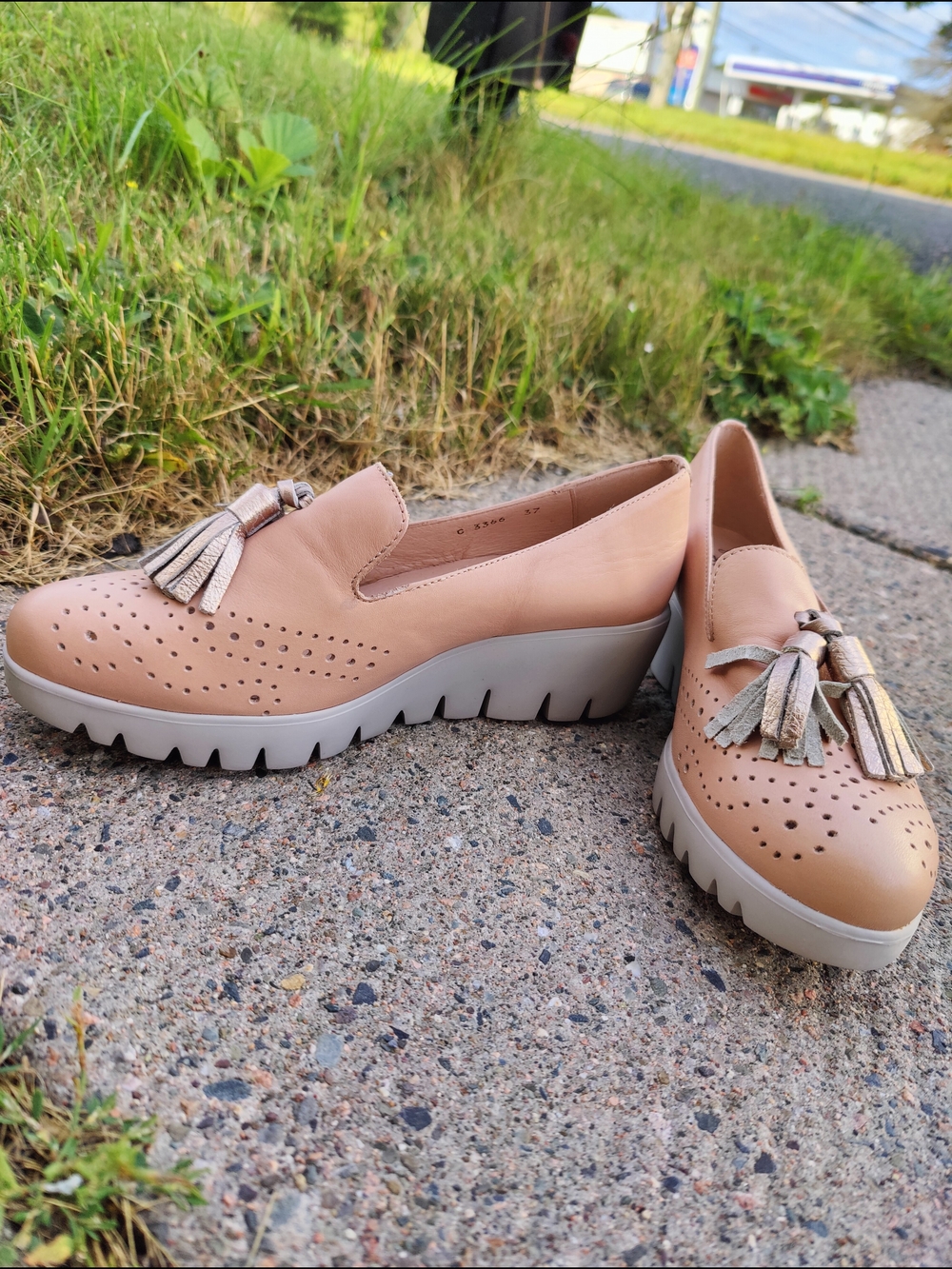 Wonders Fly Leather Light Salmon Tassel Slip-On Wedge Loafers